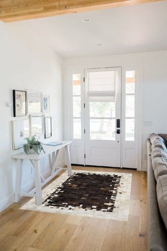 SAFAVIEH Studio Leather Collection 4' x 6' Ivory / Dark Brown STL215B Handmade Mid-Century Modern Leather Area Rug in White Scandinavian Entryway
