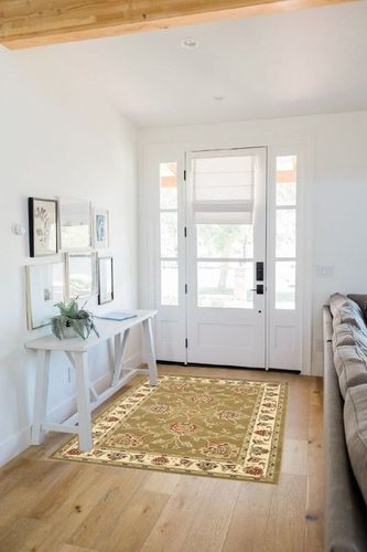 SAFAVIEH Lyndhurst Collection Accent Rug - 4' x 6', Green & Ivory, Traditional Oriental Design, Non-Shedding & Easy Care, Ideal for High Traffic Areas in Entryway, Living Room, Bedroom (LNH555-5212) in White Scandinavian Entryway
