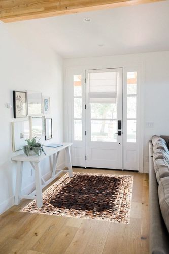 SAFAVIEH Studio Leather Collection 4' x 6' Beige/Brown STL803B Handmade Mid-Century Modern Leather Area Rug in White Scandinavian Entryway