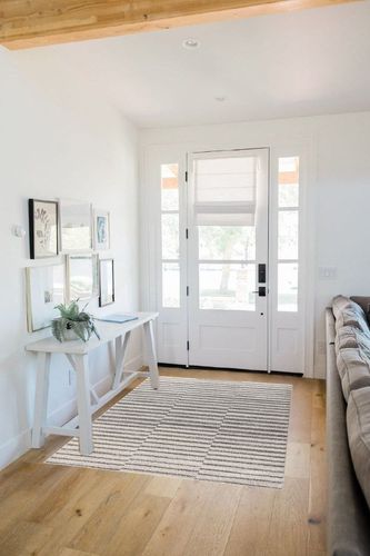 JONATHAN Y MOH204A-4 Lyla Offset Stripe Indoor Farmhouse Area-Rug Bohemian Minimalistic Striped Easy-Cleaning Bedroom Kitchen Living Room Non Shedding, 4 X 6, Grey in White Scandinavian Entryway