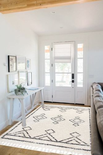 nuLOOM Mackie Moroccan Tasseled Shag Area Rug, 5' 3" x 7' 7", Off-white in White Scandinavian Entryway