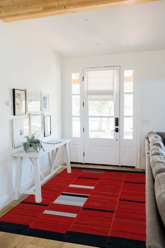 SAFAVIEH Kilim Collection Area Rug - 5' x 8', Red, Handmade Flat Weave Wool, Ideal for High Traffic Areas in Living Room, Bedroom (KLM814A) in White Scandinavian Entryway