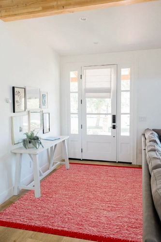 SAFAVIEH Montauk Collection Area Rug - 5' x 8', Red, Handmade Tassel Cotton, Ideal for High Traffic Areas in Living Room, Bedroom (MTK610N) in White Scandinavian Entryway