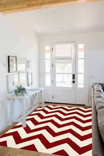 SAFAVIEH Chatham Collection Area Rug - 5' x 8', Red & Ivory, Handmade Chevron Wool, Ideal for High Traffic Areas in Living Room, Bedroom (CHT715G) in White Scandinavian Entryway
