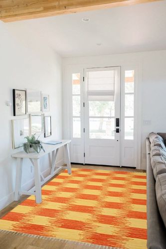 SAFAVIEH Montauk Collection Area Rug - 5' x 8', Yellow & Orange, Handmade Fringe Cotton, Ideal for High Traffic Areas in Living Room, Bedroom (MTK721C) in White Scandinavian Entryway