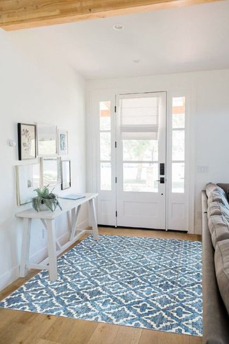 Linon Painterly Holmes Printed Lux Soft Faux Rabbit 5' X 7' Area Rug in Blue and White in White Scandinavian Entryway