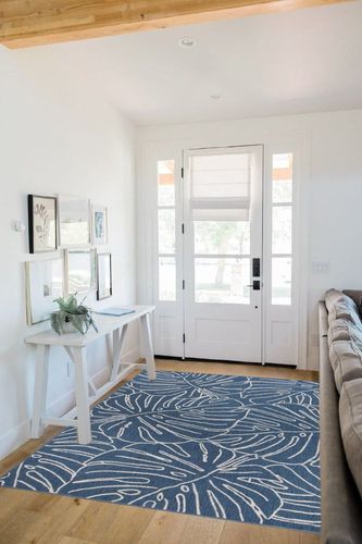 Rugshop Contemporary Tropical Leaves Weather Resistant Indoor/Outdoor Area Rug 5' x 7' Blue in White Scandinavian Entryway