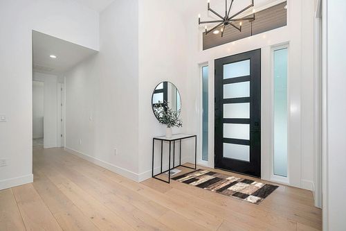 ‎Chocolate ‎Modern, Eclectic, Casual, Transitional ‎Cushioned ‎Area Rug in Modern White Entryway