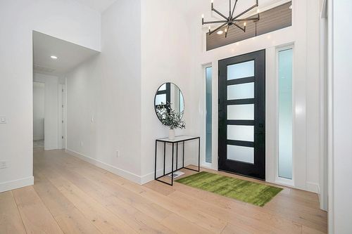 Unique Loom Del Mar Collection Area Rug - Lucille (3' 3" x 5' 3" Rectangle, Green/ Hunter Green) in Modern White Entryway