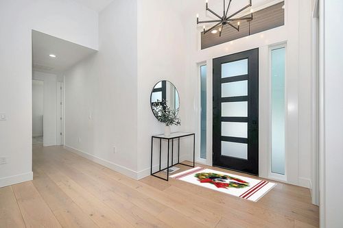 Area Rug, Bow Wreath Colorful Balls Cow Christmas Rug, 2x3 Feet Rugs for Living Room Bedroom Kids Room Kids Room Nursery Classroom, Non-Slip Comrft Carpet Washable Rug in Modern White Entryway