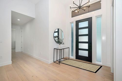 nuLOOM Elijah Farmhouse Seagrass Runner Rug, 2' 6" x 6', Black in Modern White Entryway