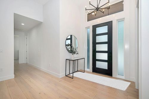 Anjanie Bath Rug Gracie Oaks Color: White in Modern White Entryway