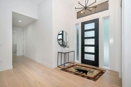 Mayberry Rug 6387 Birch Bear Area Rug, 3'11"x5'3", Brown in Modern White Entryway