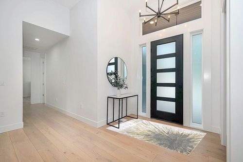 nuLOOM Amaya Abstract Area Rug, 4x6, Gold in Modern White Entryway