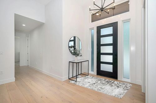 nuLOOM Meaghan Contemporary Abstract Area Rug, 4x6, Grey in Modern White Entryway