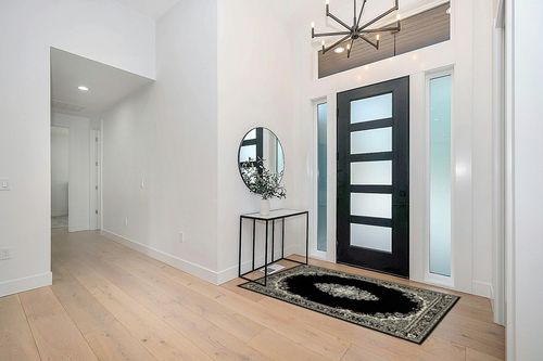 Unique Loom Reza Collection Traditional Persian Style Area Rug, 4 x 6 ft, Black/Beige in Modern White Entryway