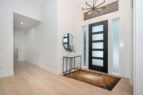 Sunshine Cowhides Cowhide Patchwork Area Rug Chevron Brindle Degrade Tricolor 4 x 6' in Modern White Entryway