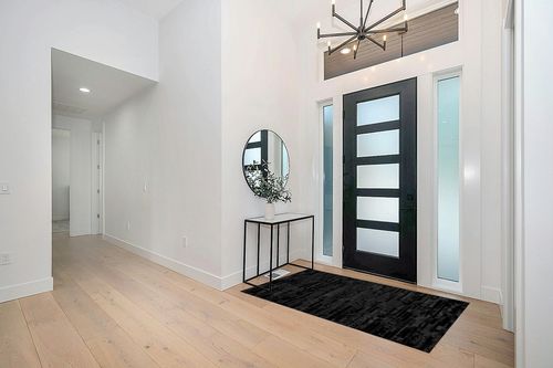 Premiumcowhide New Cowhide Rug Leather. Animal Skin Patchwork Area Carpet (4 X 6) in Modern White Entryway