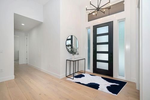 Safavieh Faux Hide Collection Accent Rug - 4' x 6', Ivory & Dark Blue, Non-Shedding & Easy Care, Machine Washable Ideal for High Traffic Areas in Entryway, Living Room, Bedroom (FAH548A) in Modern White Entryway