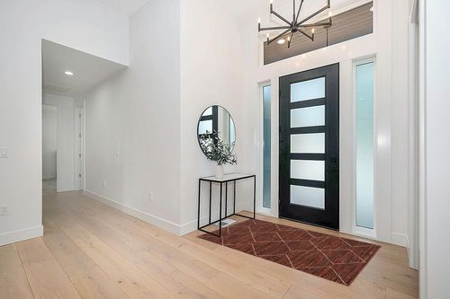 SAFAVIEH Vintage Leather Collection Accent Rug - 4' x 6', Brown & Natural, Handmade Modern Rustic Boho, Ideal for High Traffic Areas in Entryway, Living Room, Bedroom (VTL801T) in Modern White Entryway