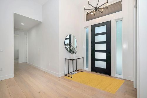 nuLOOM Elfriede Farmhouse Jute Blend Area Rug, 4x6, Yellow in Modern White Entryway