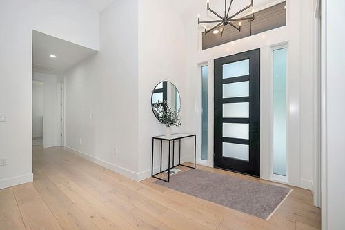 Safavieh Lasa Collection Accent Rug - 4' x 6', Grey, Solid Fringe Design, Non-Shedding & Easy Care, Ideal for High Traffic Areas in Entryway, Living Room, Bedroom (LAS108G) in Modern White Entryway