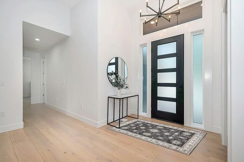 nuLOOM Mollie Machine Washable Traditional Border Area Rug, 4' x 6', Charcoal in Modern White Entryway