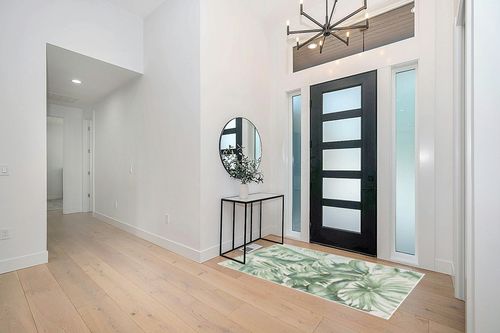 Safavieh Barbados Collection Accent Rug - 4' x 6', Green & Teal, Tropical Botanical Design, Non-Shedding & Easy Care, Indoor/Outdoor & Washable-Ideal for Patio, Backyard, Mudroom (BAR598Y) in Modern White Entryway