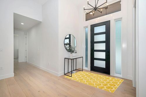 Unique Loom Trellis Frieze Collection Area Rug - Rounded (4' 1" x 6' 1", Yellow/ Ivory) in Modern White Entryway