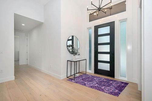 SAFAVIEH Wyndham Collection Accent Rug - 4' x 6', Purple, Handmade Modern Wool, Ideal for High Traffic Areas in Entryway, Living Room, Bedroom (WYD376J) in Modern White Entryway