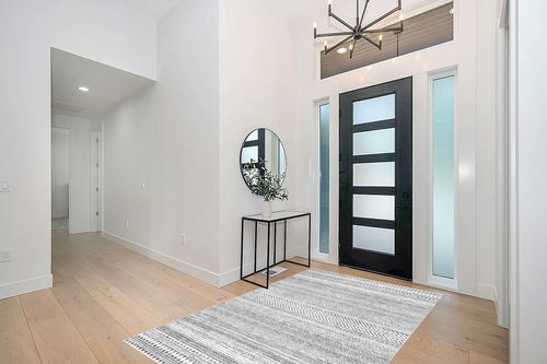 nuLOOM Kira Machine Washable Tribal Geometric Area Rug in Modern White Entryway