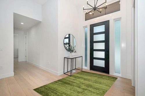 ‎Green/Hunter Green ‎Casual ‎Stain-resistant ‎Area Rug in Modern White Entryway