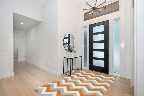 Safavieh 5' x 8' Dhurries Dhu640c Terracotta / Blue Rug in Modern White Entryway
