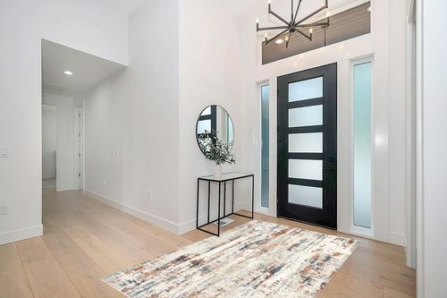 nuLOOM Viviana Transitional Abstract Beige 5 ft. x 8 ft. Area Rug in Modern White Entryway