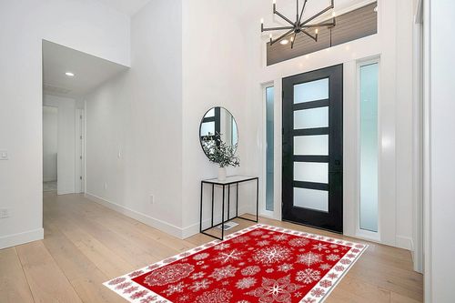 Christmas Area Rug 5 x 8, Washable Bedroom Rug Non-Slip Kitchen Rugs Non Shedding Floor Cover Mat Runner Rug for Living Room Dining Room Outdoor Carpet Seasonal Red Snowflakes Winter Xmas in Modern White Entryway