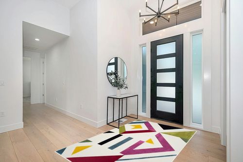 SAFAVIEH Hollywood Collection Area Rug - 5'3" x 7'6", Ivory & Rose, Mid-Century Modern Design, Non-Shedding & Easy Care, Ideal for High Traffic Areas in Living Room, Bedroom (HLW700A) in Modern White Entryway