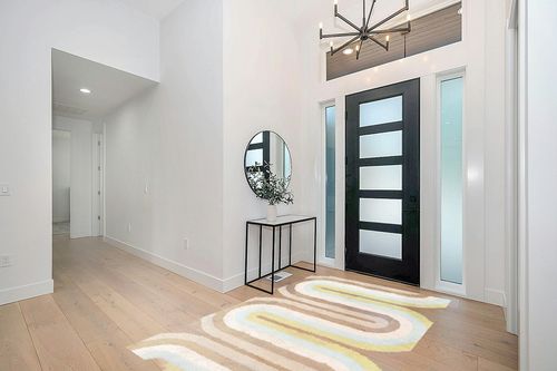 Novogratz by Momeni Rugs Retro Collection Retro Wave Shag Area Rug, 5'0" x 7'6", Multicolor (RETRORET-2MTI5076) in Modern White Entryway