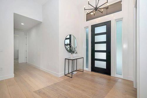 SAFAVIEH Himalaya Collection Area Rug - 5' x 8', Ivory, Handmade Wool, Ideal for High Traffic Areas in Living Room, Bedroom (HIM413A) in Modern White Entryway