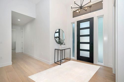 nuLOOM Loni Solid Machine Washable Shag Area Rug, 5' x 8', White in Modern White Entryway