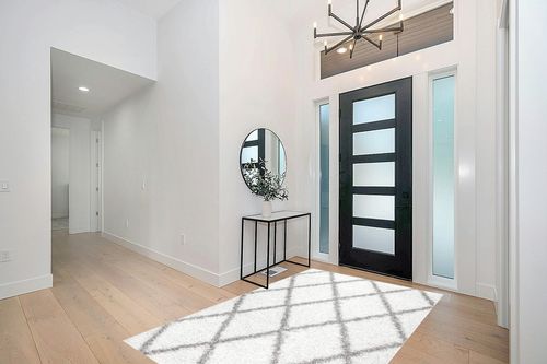 NuLOOM Tess Moroccan Shag Area Rug, 5' 3" x 7' 6", White in Modern White Entryway