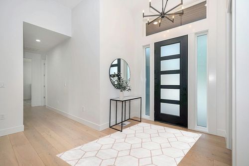 nuLOOM Veronica Geometric Honeycomb Area Rug, 5x8, Light Pink in Modern White Entryway