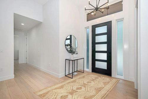 nuLOOM Ranya Tribal Indoor/Outdoor Area Rug, 5x8, Light Brown in Modern White Entryway