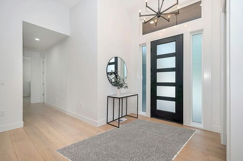 Rugs.com - Über Cozy Solid Shag Collection Rug – Cloud Gray Shag Rug Perfect for Bedrooms, Dining Rooms, Living Rooms, 5 x 8 Feet in Modern White Entryway