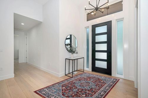 Safavieh Bayside Collection Area Rug - 5'3" x 7'6", Red & Blue, Traditional Oriental Design, Non-Shedding & Easy Care, Machine Washable Ideal for High Traffic Areas in Living Room, Bedroom (BAY110Q) in Modern White Entryway