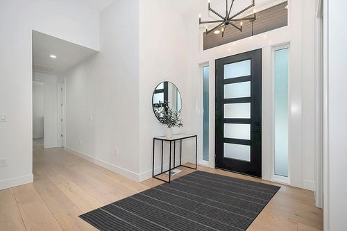 nuLOOM Alaina Indoor/Outdoor Striped Area Rug, 5x8, Black in Modern White Entryway