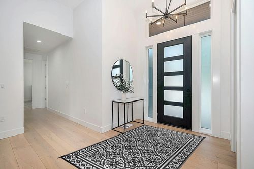 Outdoor Patio Rug Waterproof Camping - Outdoor Rugs Outdoor Carpet, Plastic Straw Area Rug for Patios Clearance RV, Outside Porch Rug Balcony Rug RV Rug Deck Rug for Camper, Classic Black 5x8 ft in Modern White Entryway