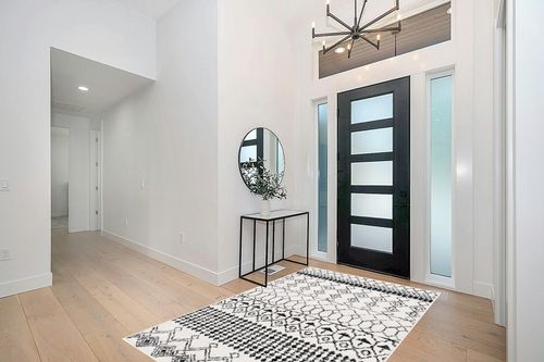SAFAVIEH Tulum Collection Area Rug - 5'3" x 7'6", Ivory & Black, Moroccan Boho Distressed Design, Non-Shedding & Easy Care, Ideal for High Traffic Areas in Living Room, Bedroom (TUL229B) in Modern White Entryway