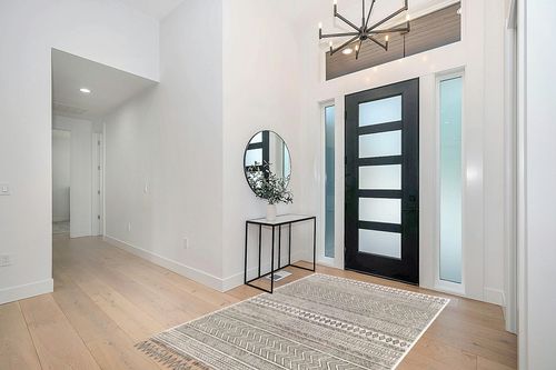 Mark&Day Outdoor Rugs, 5x7 Antibes Bohemian Indoor/Outdoor Black Area Rug, Non Shedding Black White Carpet for Patio, Porch, Deck, Bedroom, Living Room or Kitchen (5'3" x 7'7") in Modern White Entryway