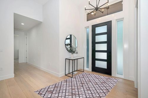 Safavieh Faux Hide Collection Area Rug - 5' x 8', Beige & Brown, Rustic Modern Glam Design, Non-Shedding & Easy Care, Machine Washable Ideal for High Traffic Areas in Living Room, Bedroom (FAH545A) in Modern White Entryway