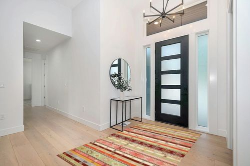 Dash and Albert Aztec Kilim Handwoven Wool Rug, 5 X 8 Feet, Multi Geometric Pattern in Modern White Entryway